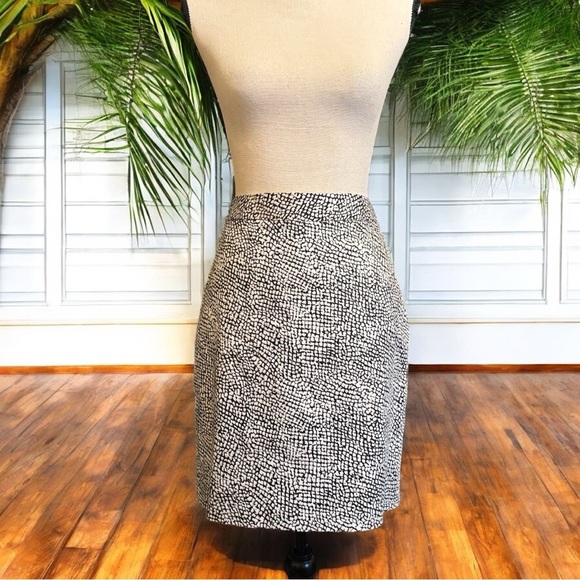 NWT Banana Republic Petite Pencil Skirt – Size 10P - Corpcore / Office Siren - Picture 2 of 14
